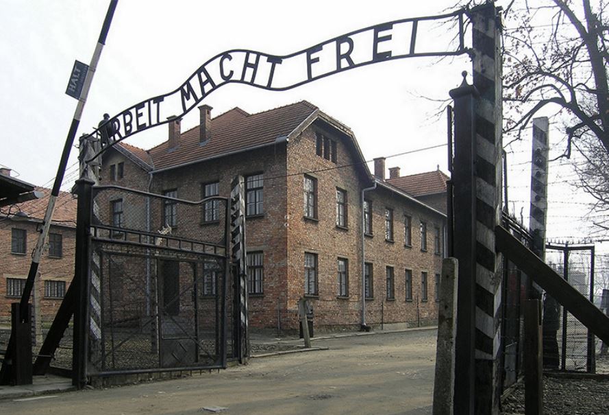 LA STORIA INSEGNA - visita virtuale di Auschwitz-Birkenau 